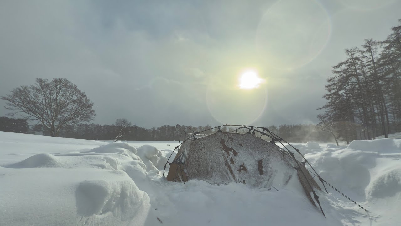 【ソロキャンプ】降り止まない雪の中、ひとりの夜。野外での過ごし方。