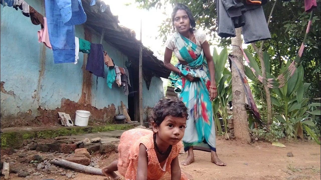 साड़ी में किया मुर्गा आसन योगा। murga walking punishment। Murga walking for women 
