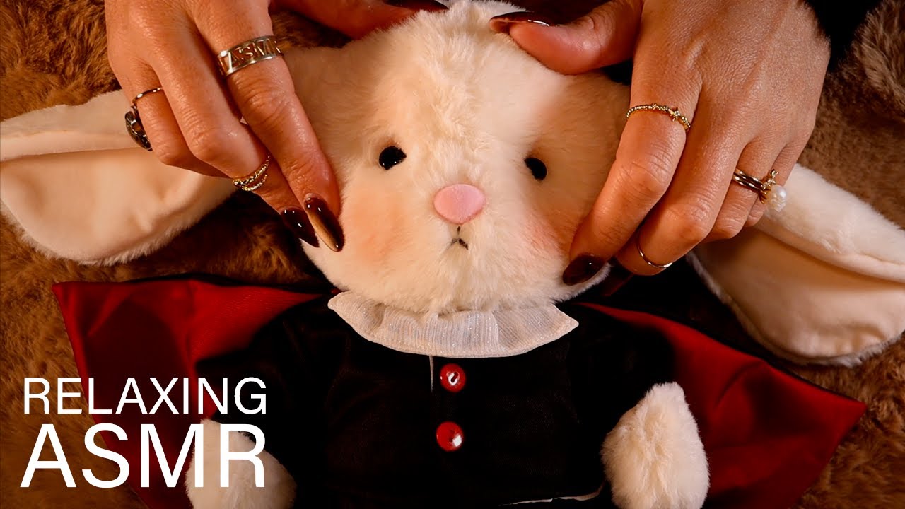 ASMR Get-a-hug Vampire Bunny 🐇🧛&zwj;♀️ Unboxing (🎧 soft spoken/whisper, fabric sounds, scratching)