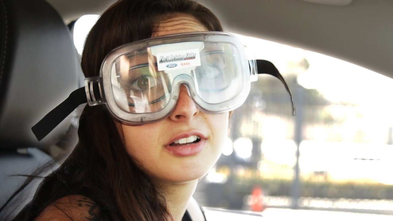 People Try A Drunk Driving Simulator