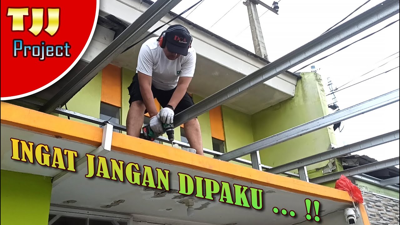 Supaya tidak terbang kena angin, dibuatkan penyangga rangka kanopi baja ringan