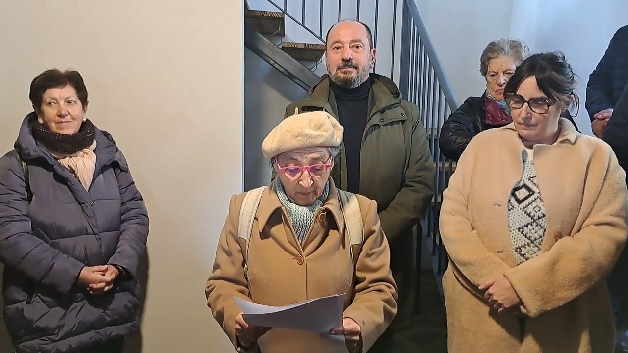 Asunción Arias leyó un poema durante la apertura del  Punto de Atención a los Peregrinos en Fontei