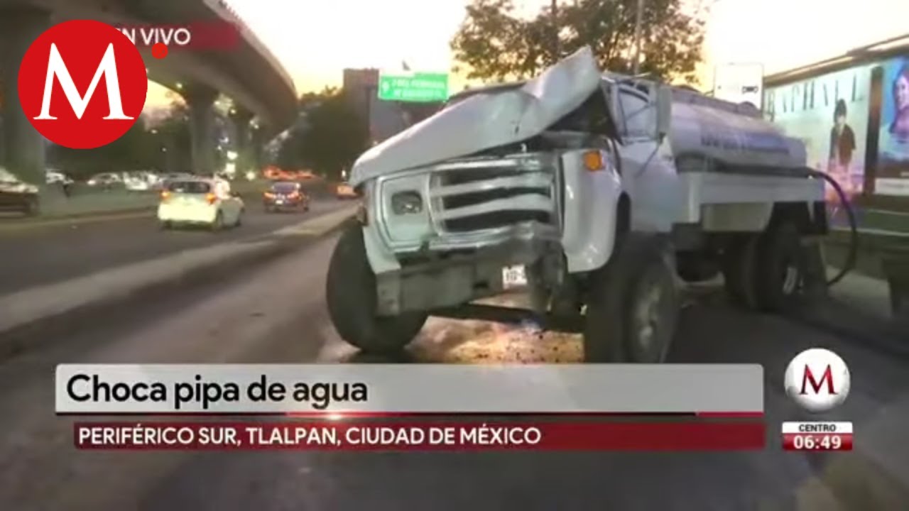 Pipa de agua choca contra poste en Periférico Sur