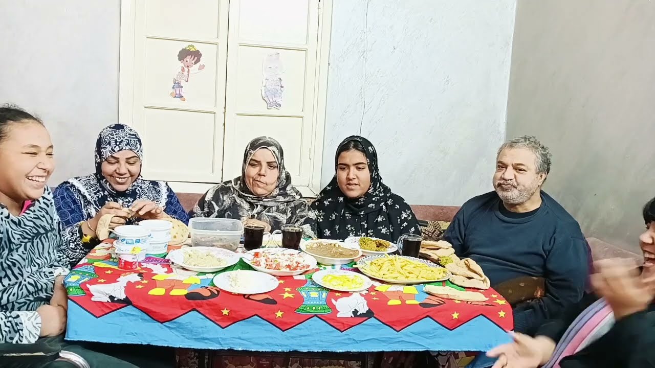 ذكيه عزمتنا على السحور وابو حنفي مش طايق نفسه