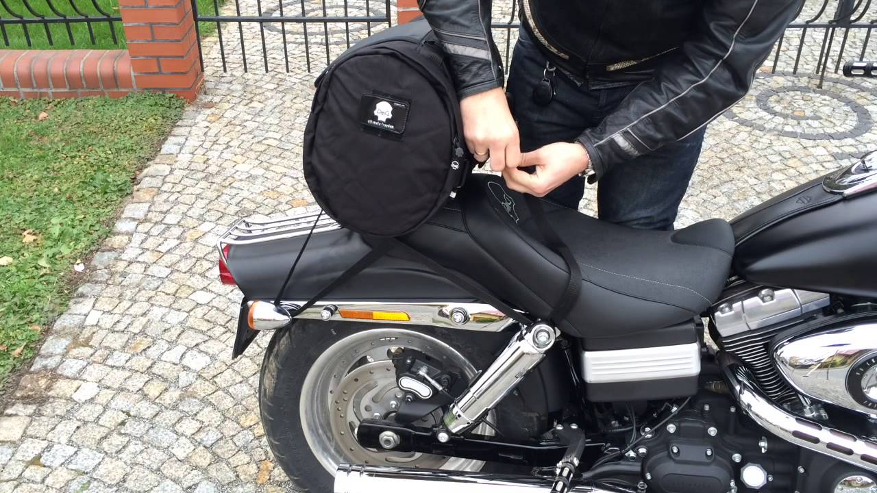EXPLORER MEDIUM bag mounted on passenger seat without sissy bar