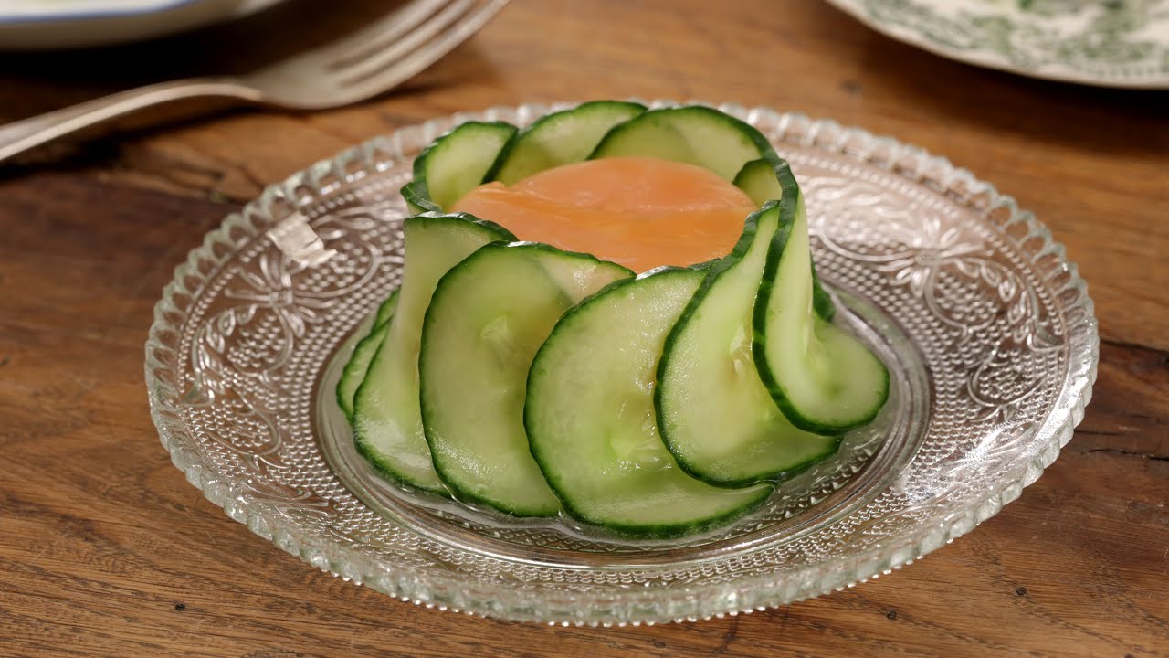 R&auml;ucherlachs-T&ouml;rtchen mit Frischk&auml;se zum Brunch