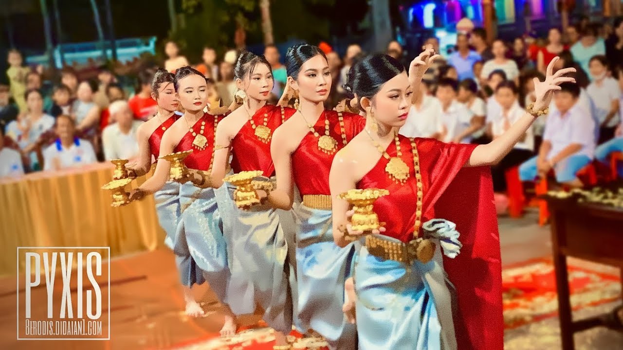 Robam Chun Por - របាំជូនពរ Khmer Classical Dance