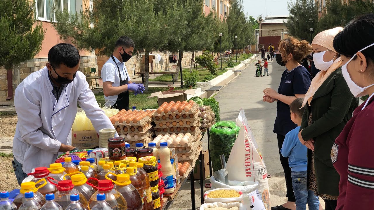 9228-sonli xarbiy qism zobitlarining oilalari uchun, ko'chma bozor tashkil etildi.