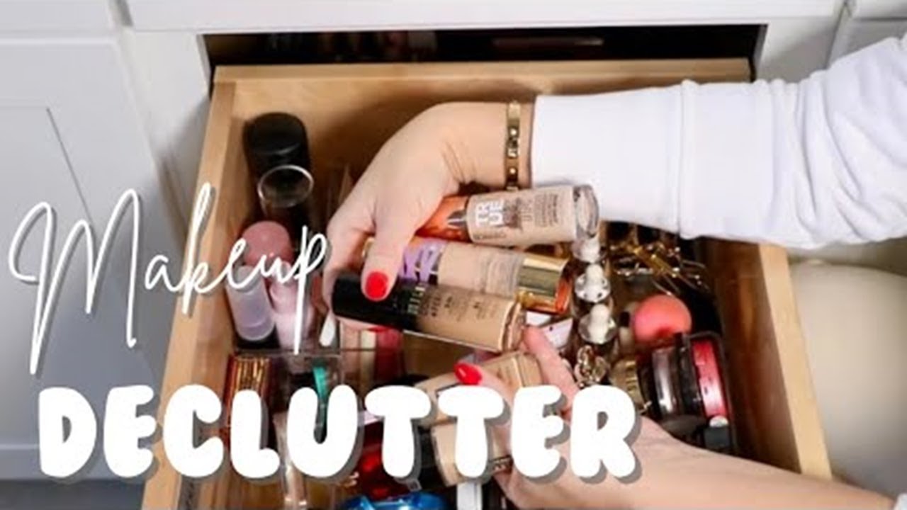 DECLUTTERING OLD AND EXPIRED MAKEUP!