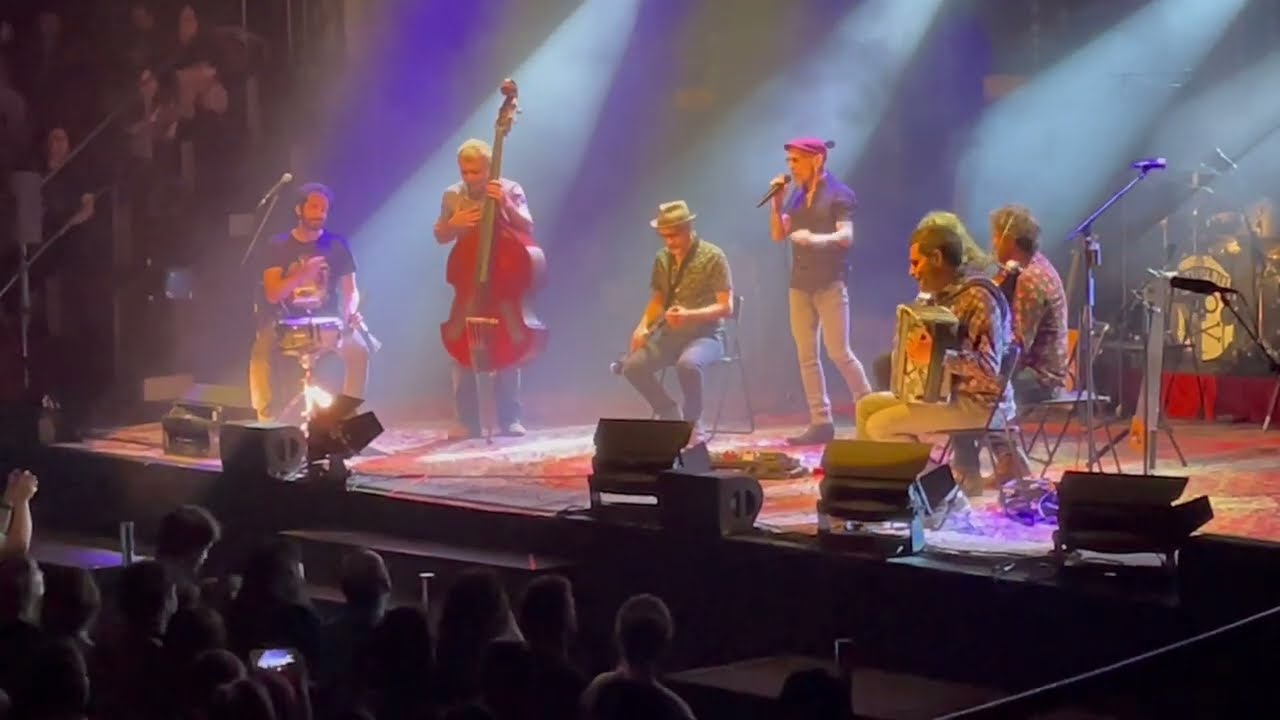 Fito & Fitipaldis con Fetén Fetén - Me Quedo Aquí - Teatro Circo Price (Madrid) 19 marzo 2023