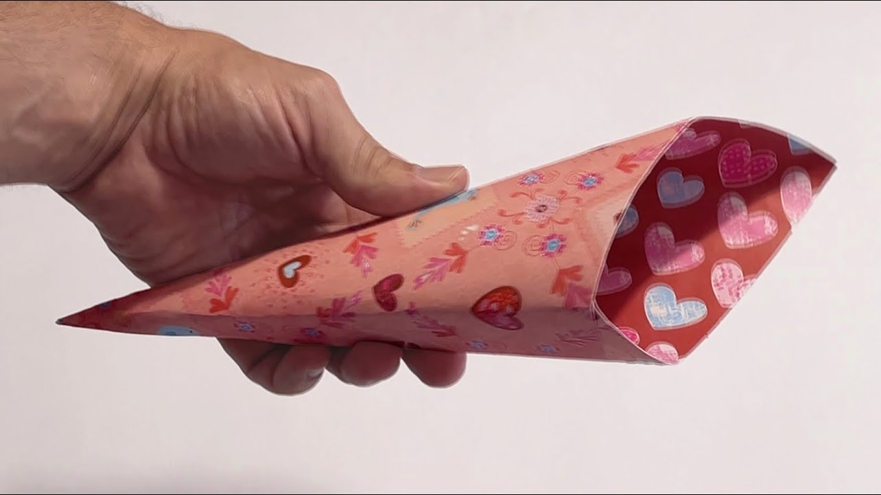 Como hacer CONOS de papel para fiestas y cumpleaños