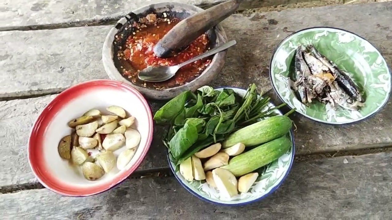 Nikmatnya makan disaung sawah,, Sambal dadakan sama jengkol,,
