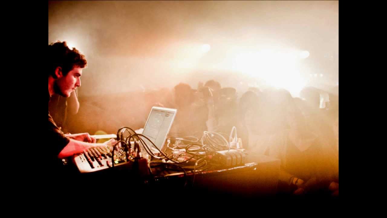 Nicolas Jaar - Essential Mix on BBC (05.19.2012) Part 1/2