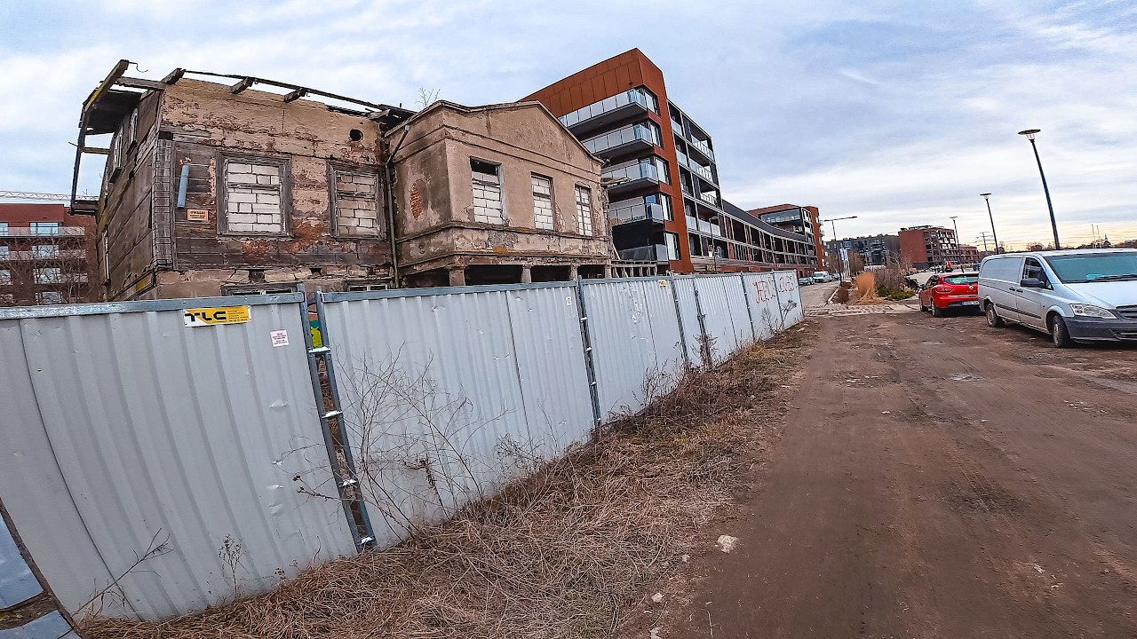 Gdańsk pełen kontrastów: 🏚️ Ruiny 🆚 🏢 Nowoczesne apartamenty,