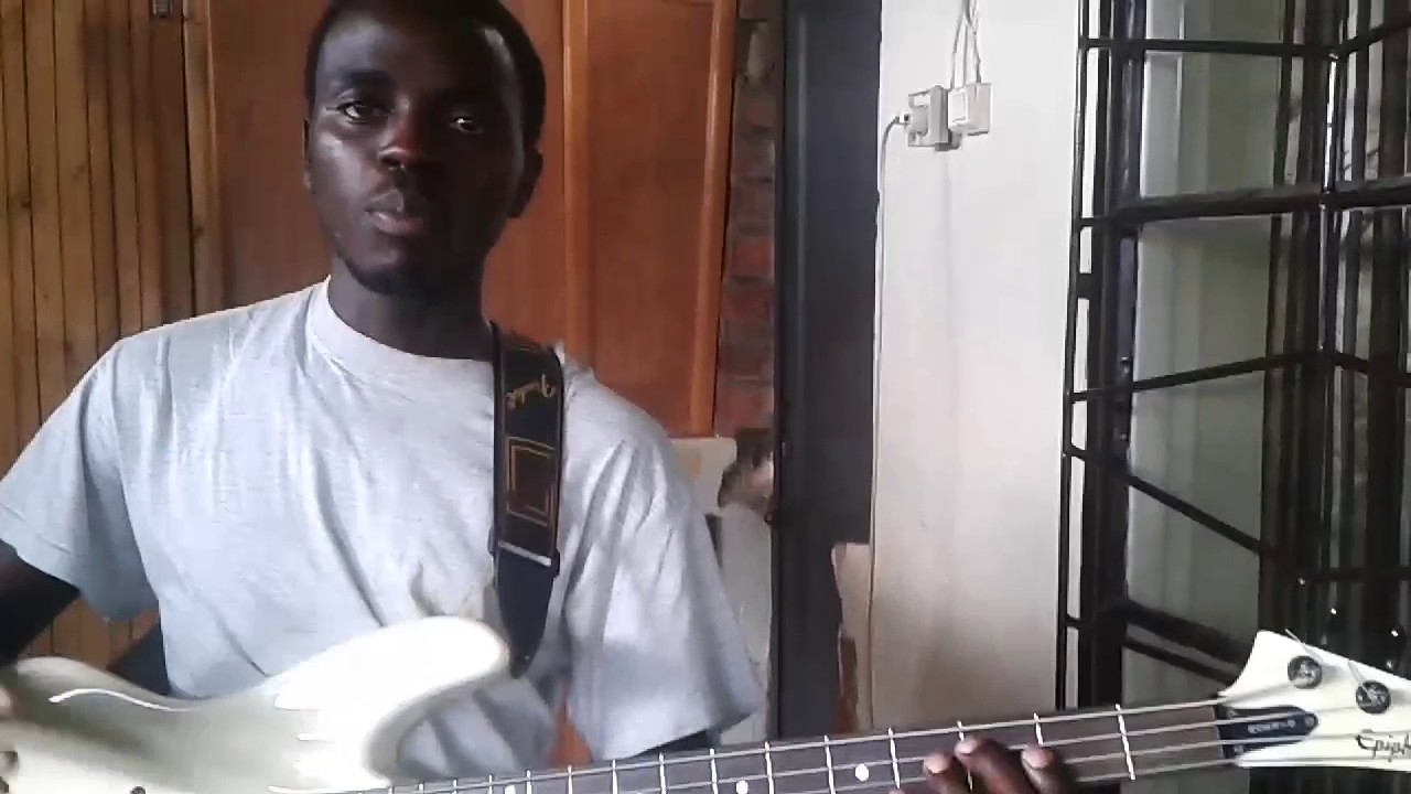 Iga gucuranga bass guitar hamwe Israel Iracyaturagiye / Menya Bass mu gihe gito