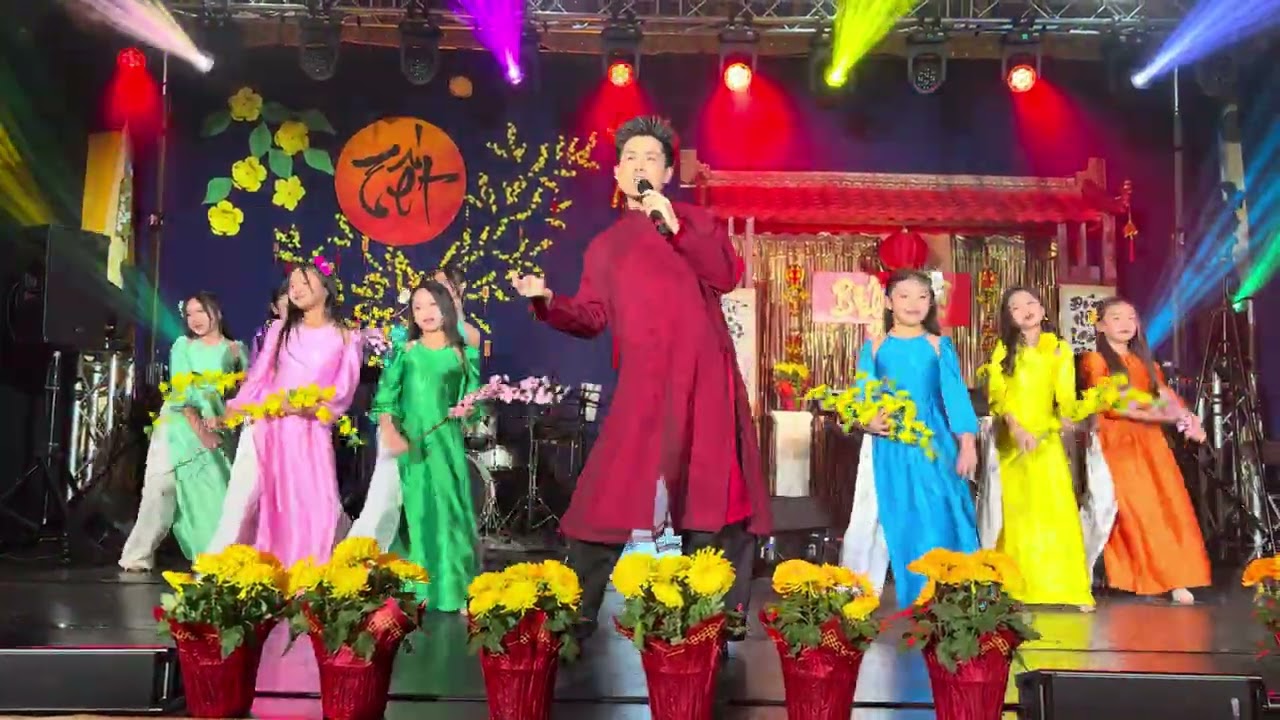 Mua ngày Xuân Long Phụng