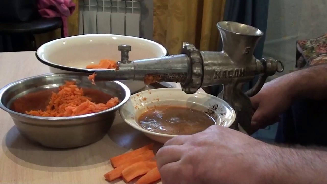 Нашли ручную соковыжималку советского времени! Как это работает!
