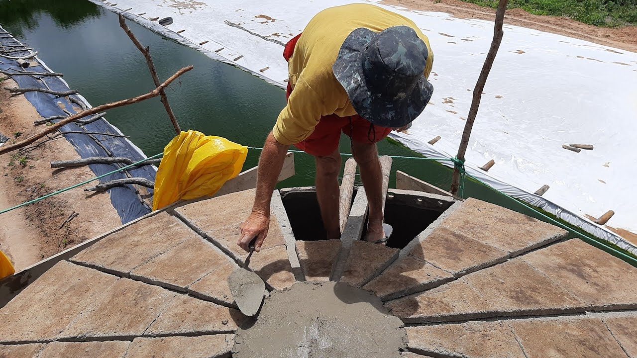 Reboco de dentro e teto: construção da cisterna suspensa vídeo 4.