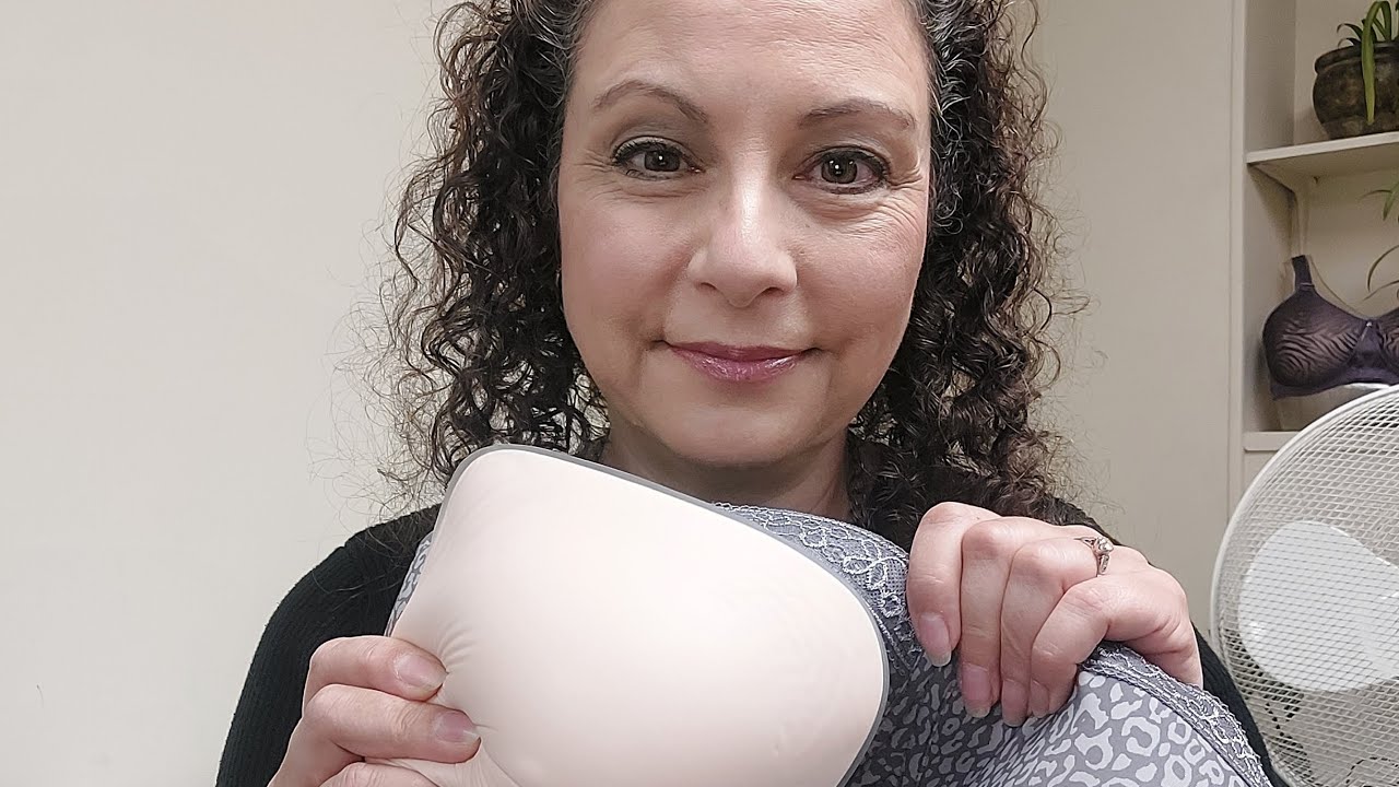 How do I put a breast prosthesis in a mastectomy bra?