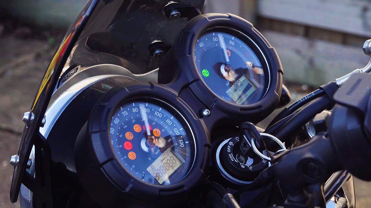 Triumph Bonneville. 