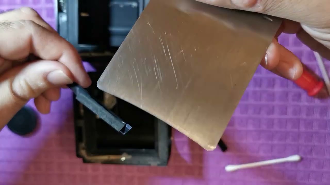 How change light seals in Hasselblad film magazines - Sostituzione guarnizione magazzino Hasselblad