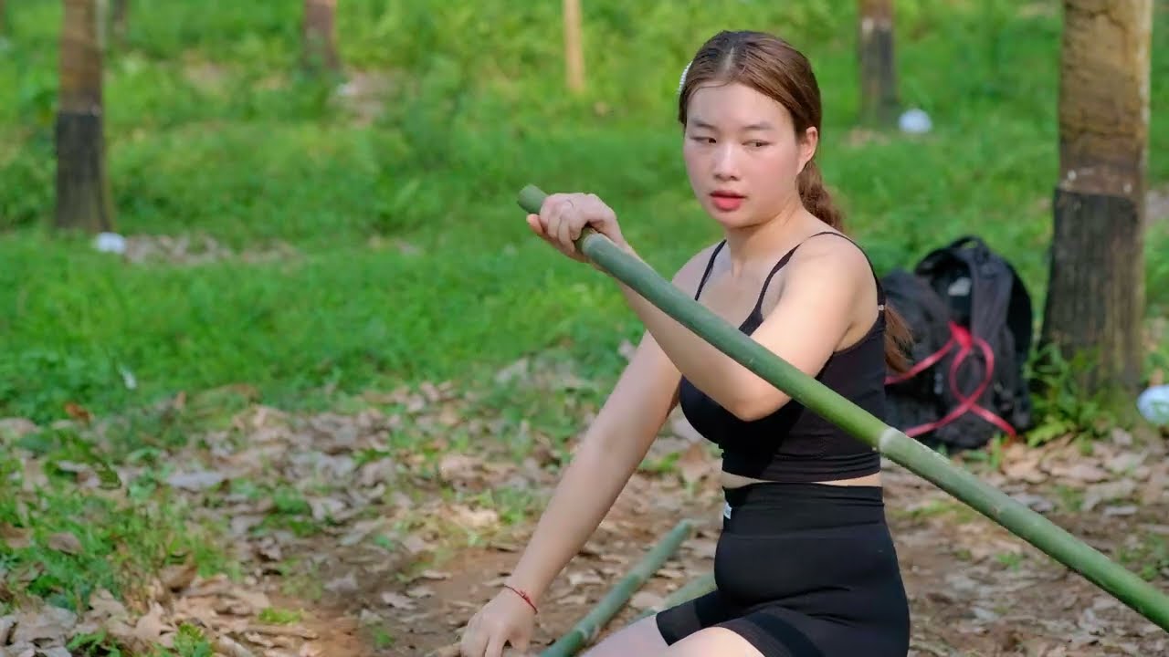 SOLO CAMPING - Build Shelters Made of Bamboo and Palm Leaves | Thảo Bushcraft