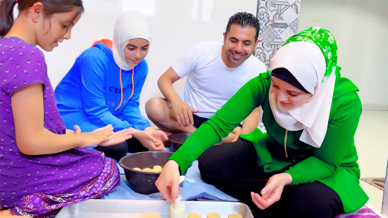 بسكوت العيد مع عيلتي .. اصبعي انحرق !!