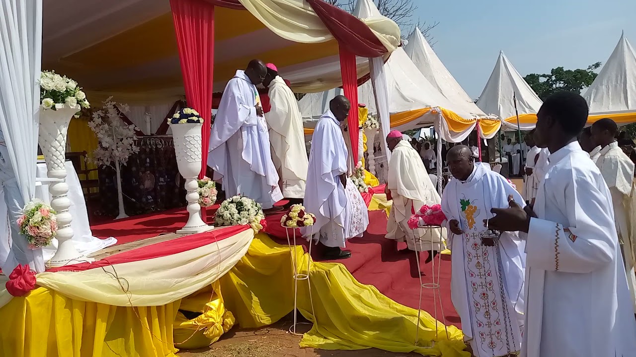 Misa ya Shukrani ya askofu Simon Chibuga Masondole wa Jimbo la Bunda.(2)
