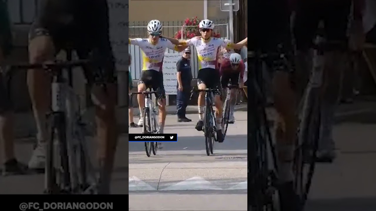 He's behind you! 🤣 This has to be one of the best cycling finishes of the year 🔥