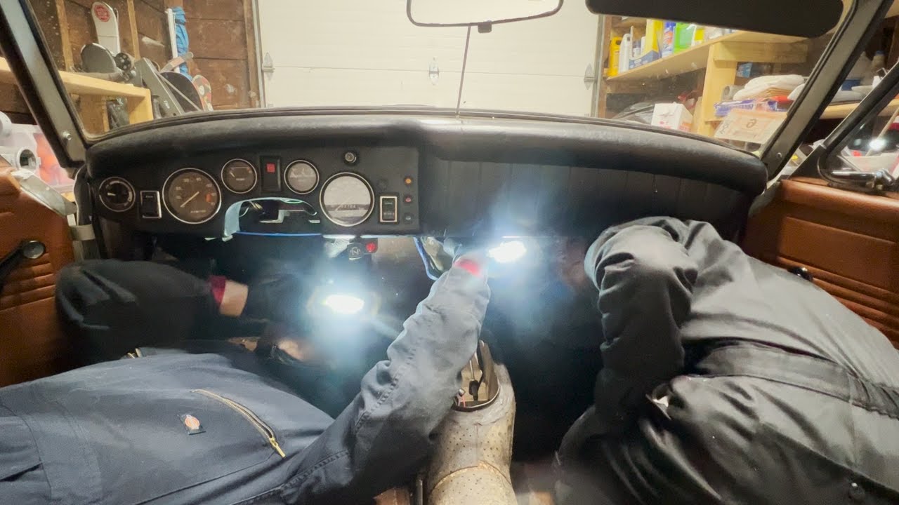 Marblehead MG - Episode 8: Dashboard Removal (1979 MG Midget 1500)