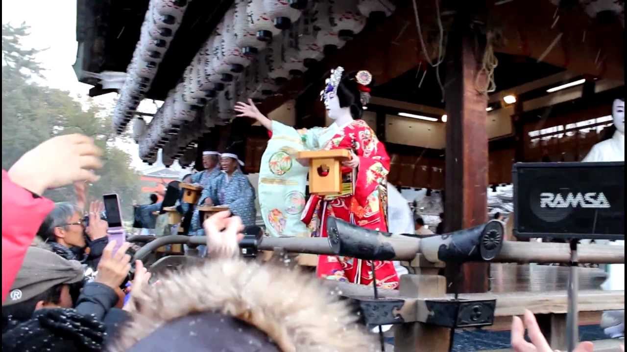 Geisha throwing beans in the snow: Mame Maki in Kyoto 【HD】