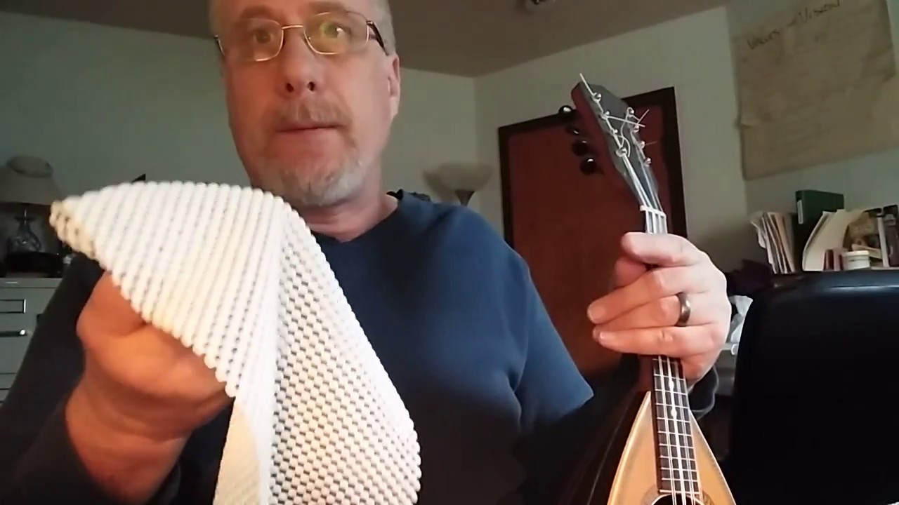 How to hold a bowlback mandolin (and keep it from rolling around)
