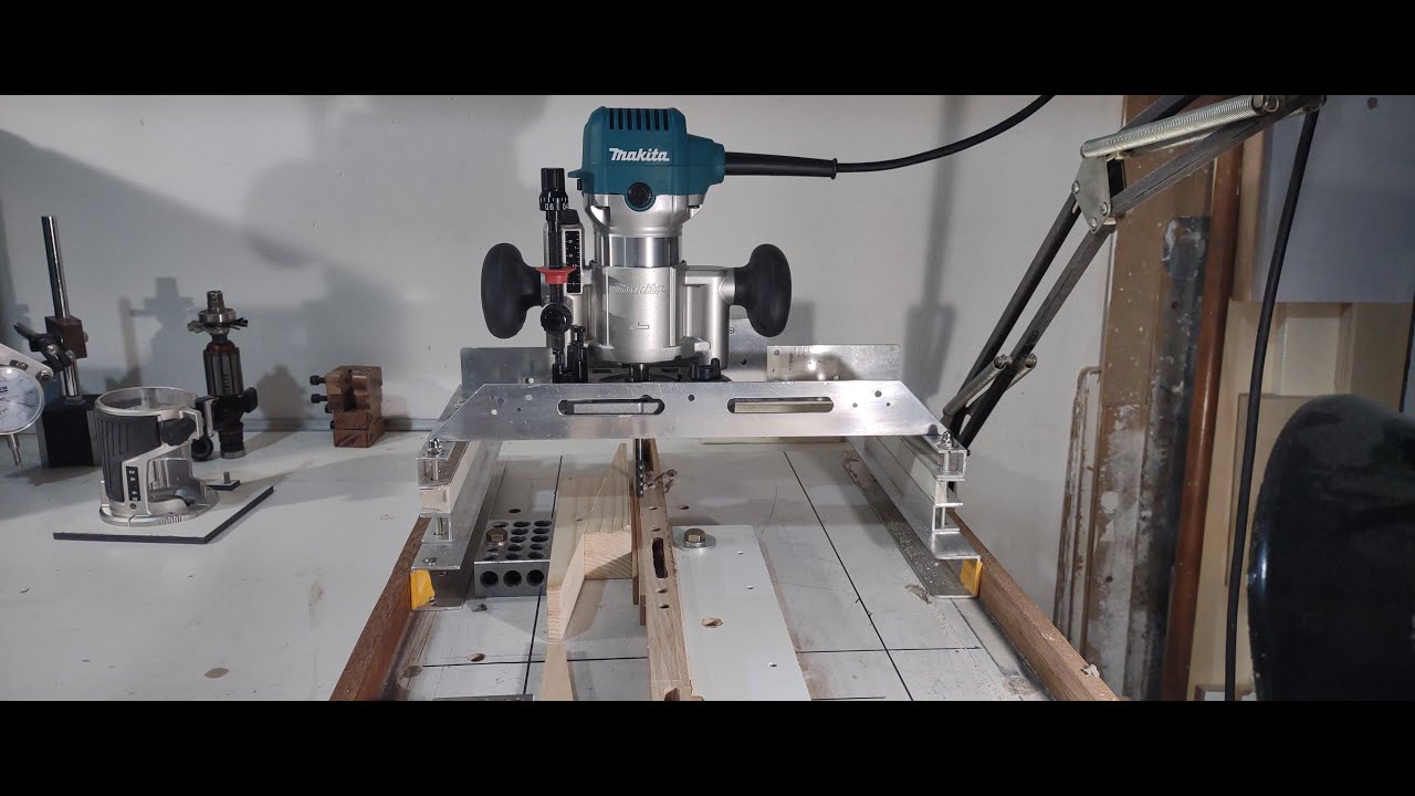 MAKITA RT0702CX2J met Mini Portaal Vlakfrees Slede en MEER !