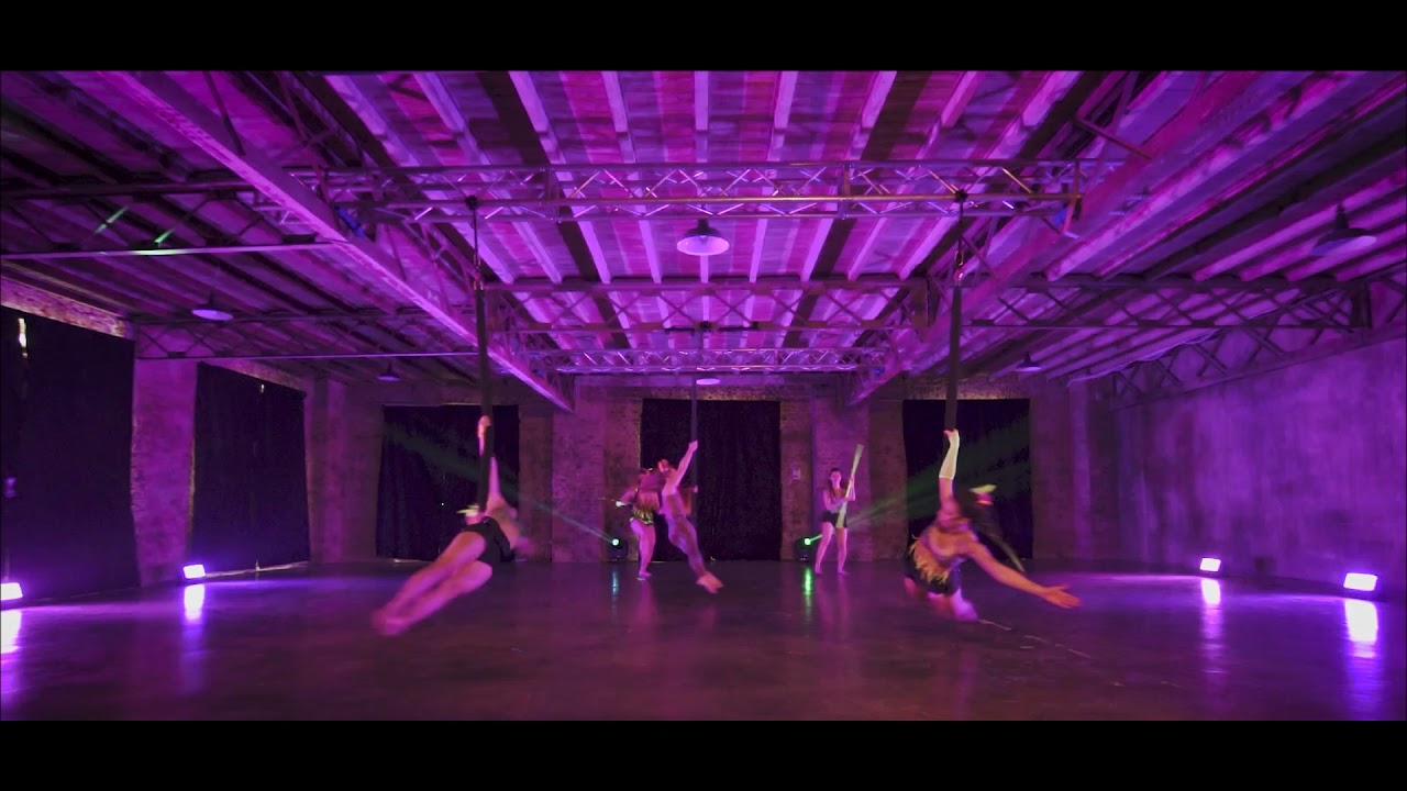 AMAZZONI - Bungee Fly Dance Company -