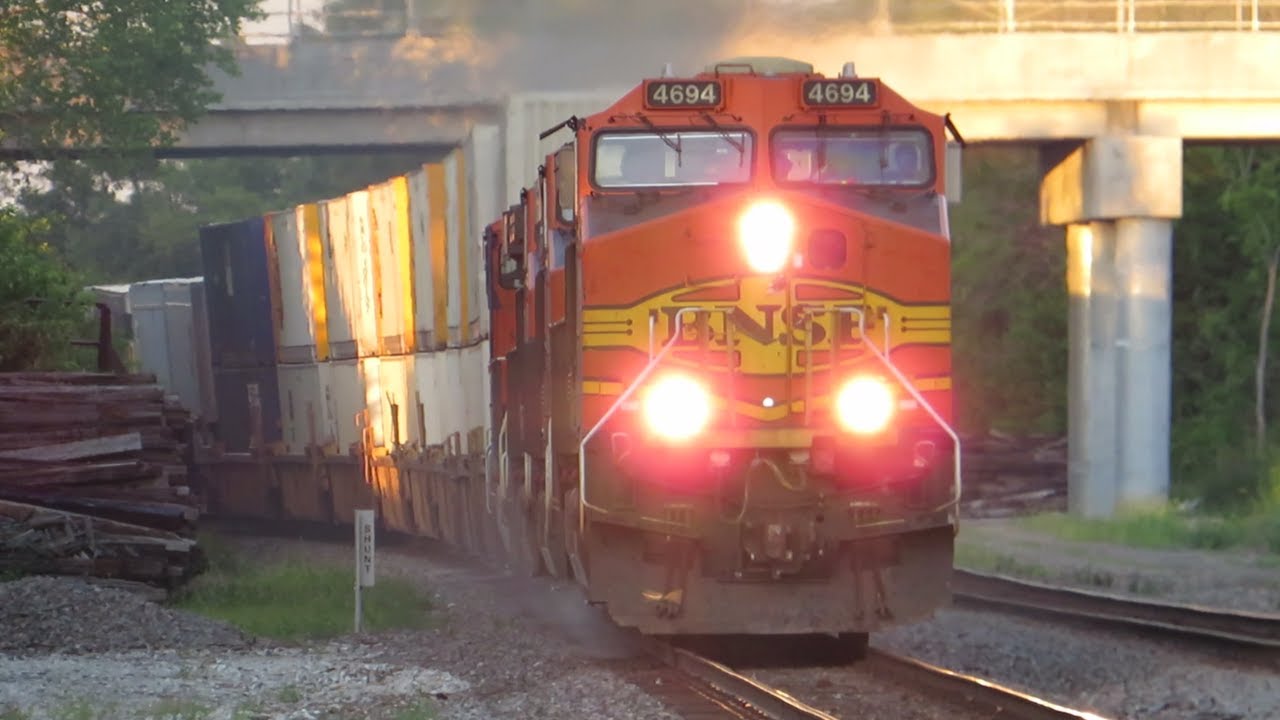 Railfanning in La Plata, Missouri on BNSF Southern Transcon (Part 1) 8/5/22