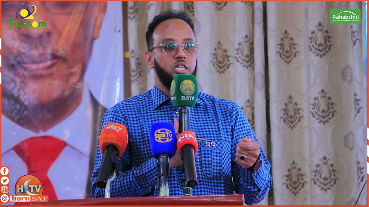 Agasimaha School-ka Farsamada gacanta  oo ka hadlay Shirweynaha Horumarinta Farsamadda Gacanta JSL.