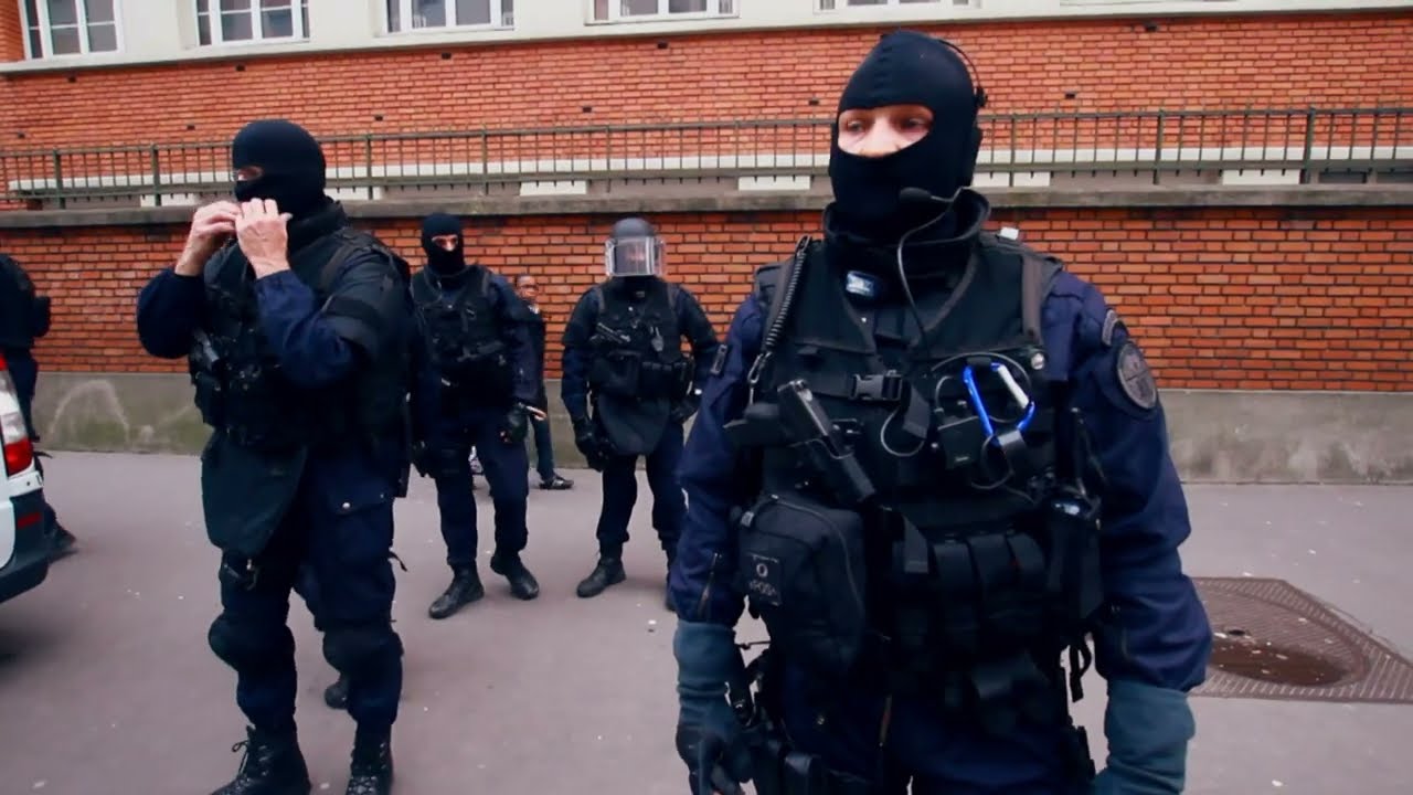Сто полицейских за 2 обыска