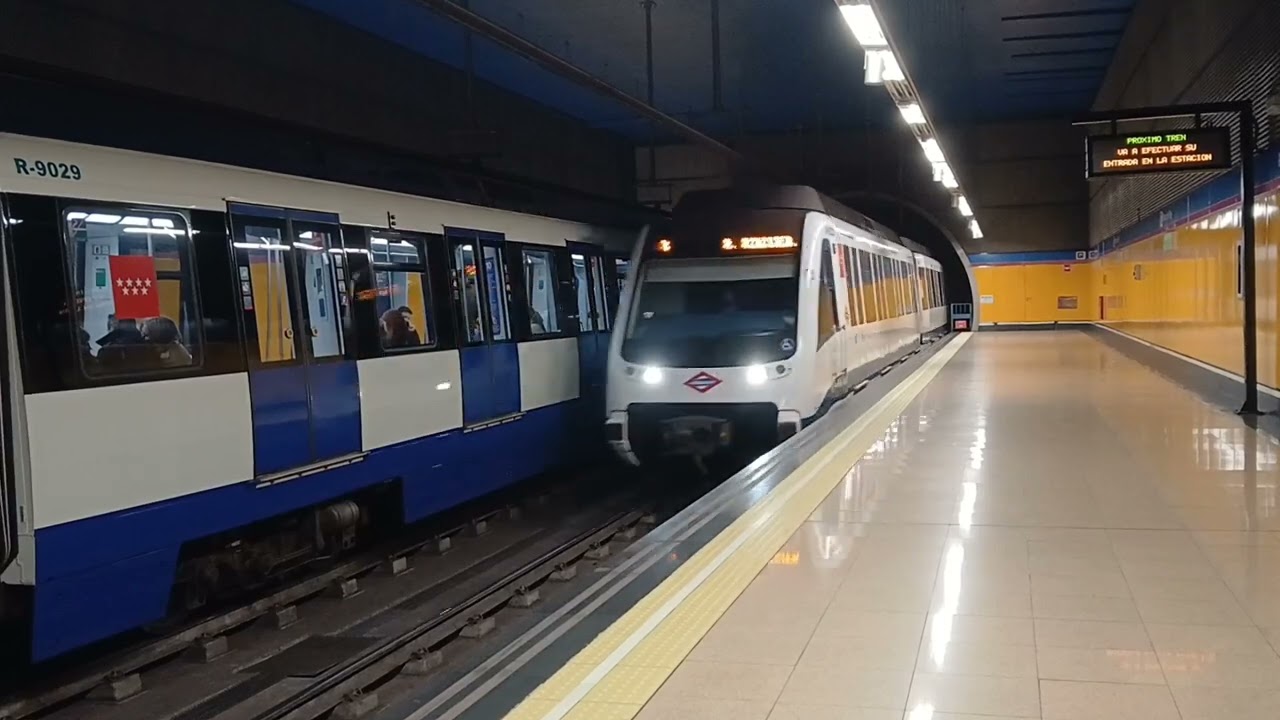 Cruce del 9025 y 8025 en Pinar del Rey L8(Metro de Madrid)