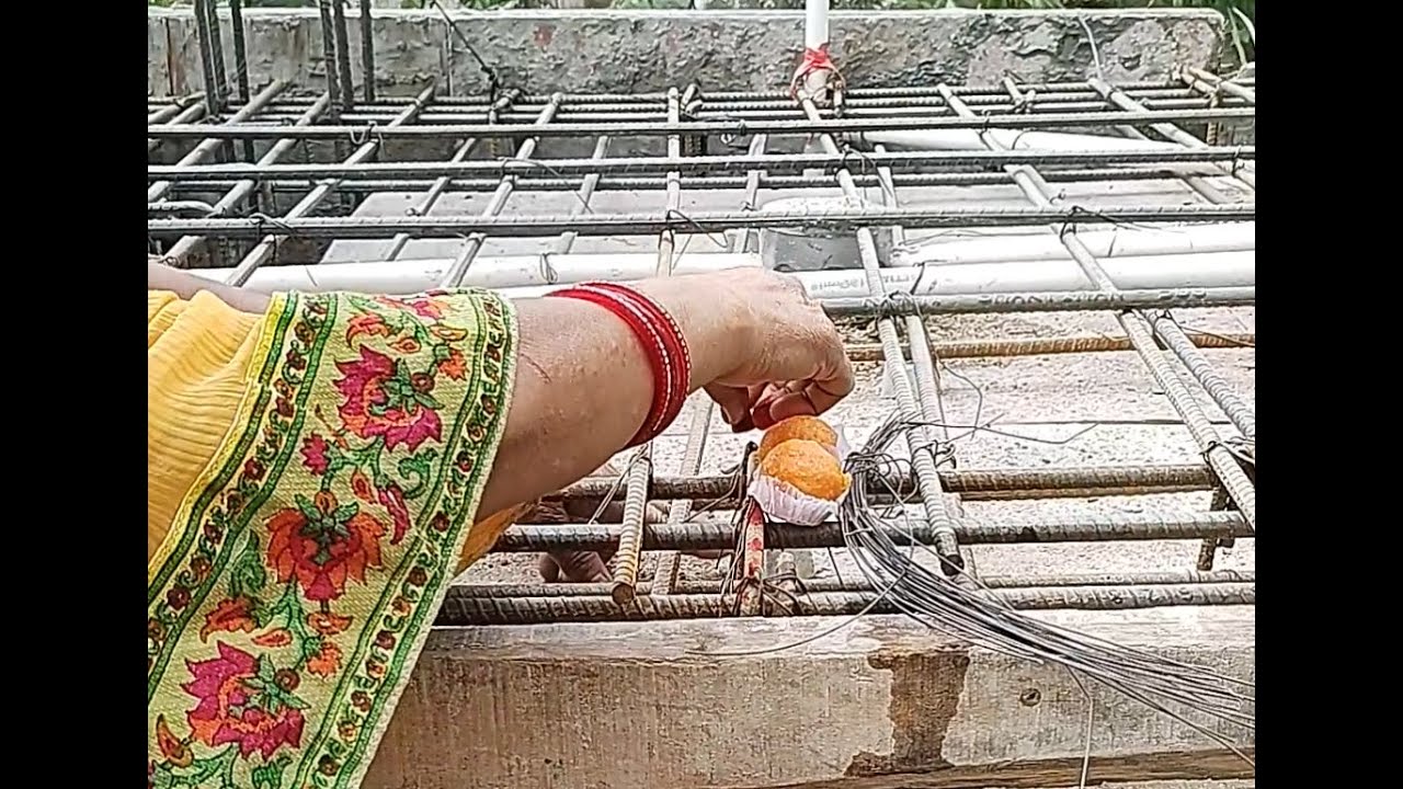 लेंटर डालते समय छत की पूजा किस तरह कर जाती है यह चीज आपको इस वीडियो में पूरी तरह देखने