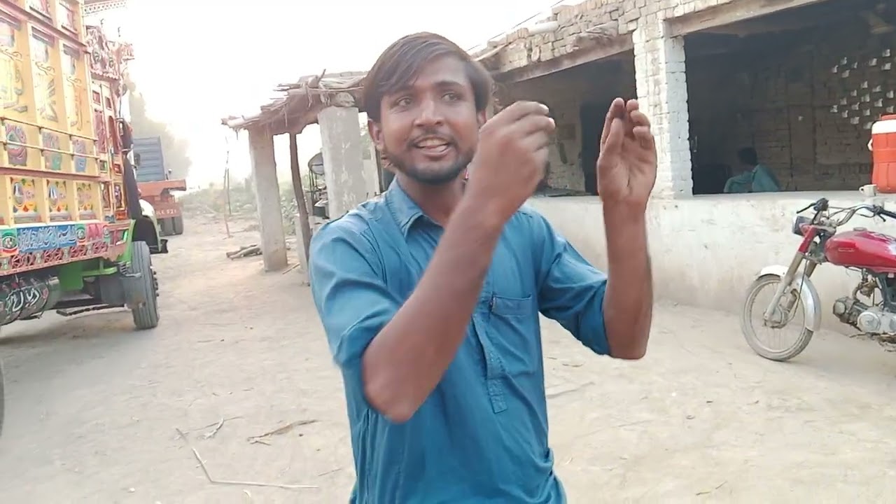 اج پاکپتن میں سیکرٹری کھڑا ہے