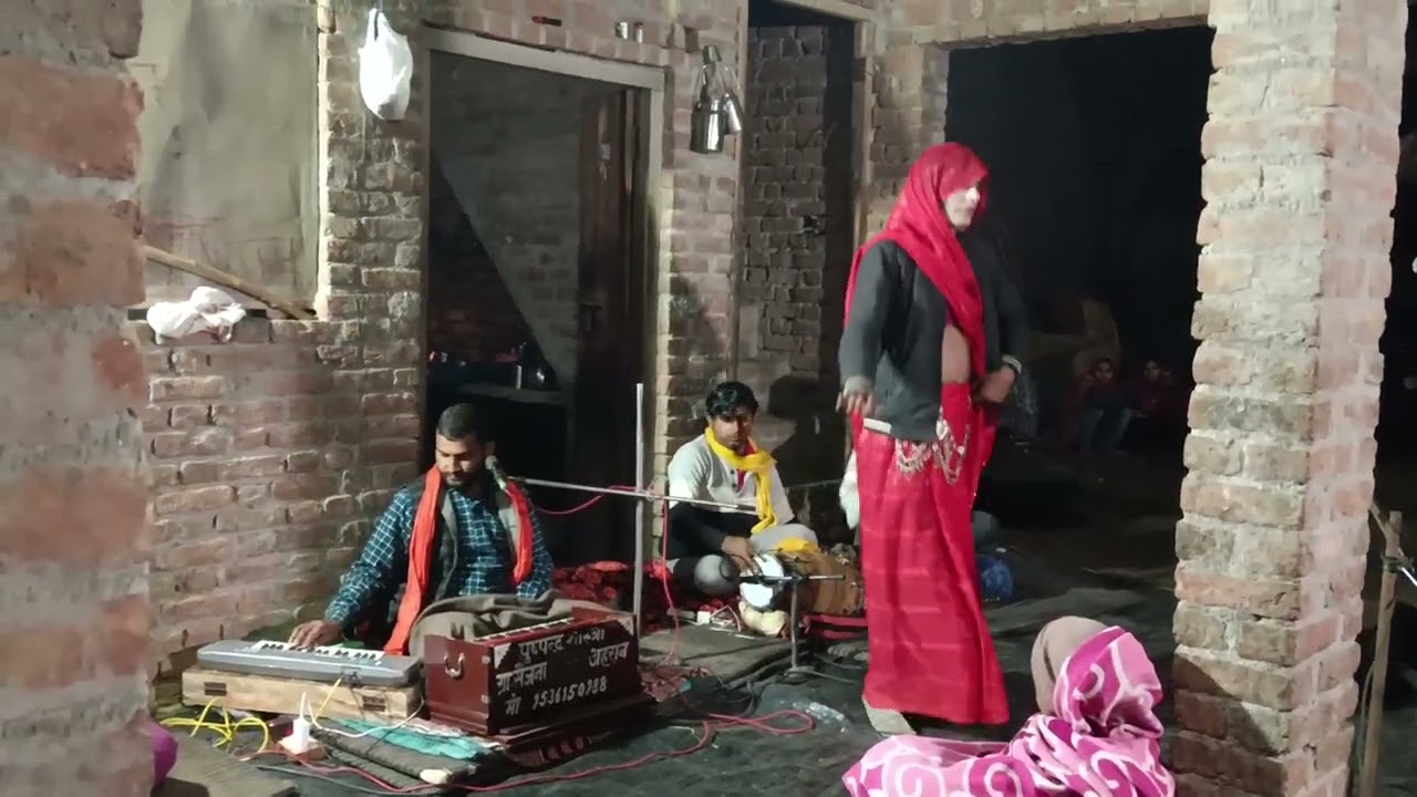 मलिक बाबा का महुचा गांव खेरिया रुद्रा।                  10 मिलियन व्यूज 