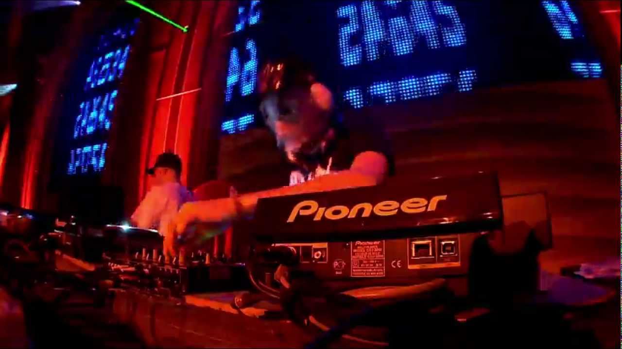 FUNTCASE x COOKIE MONSTA UNTITLED! STAGE TOMORROWLAND2011 LIVECLIPS
