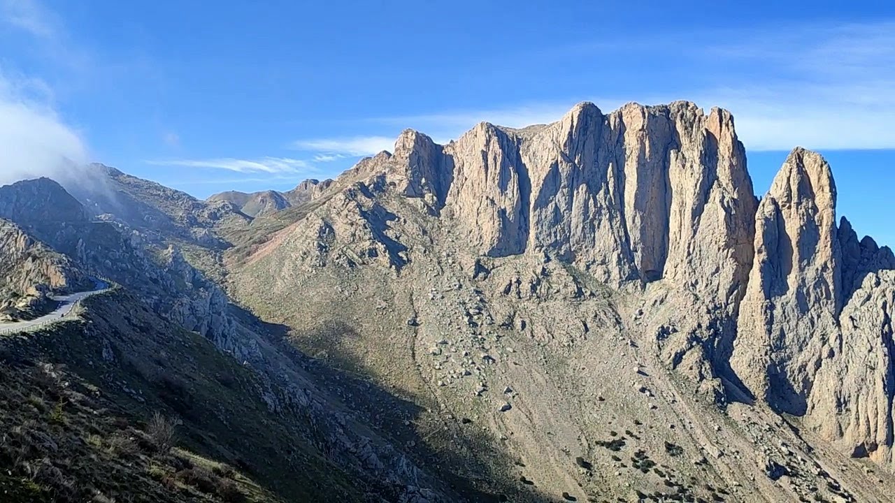 Magnifique route de Tigejda, hautes montagnes de Kabylie [route]