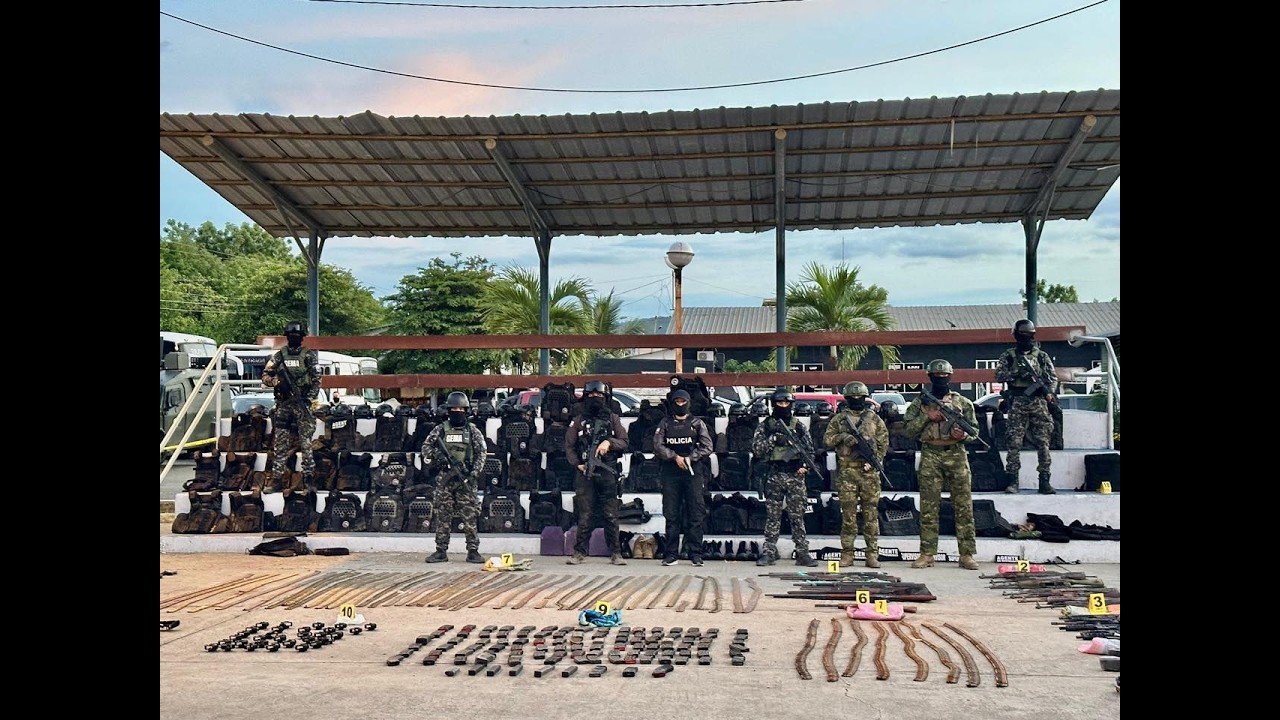TERRORISTAS TENÍAN VARIAS CALETAS CON MÁS DE CIEN ARMAS Y DIEZ MIL MUNICIONES