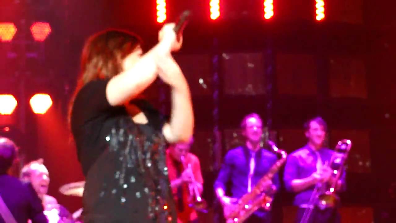 Kelly Clarkson - Rock With You. - New Orleans - 12/13/09