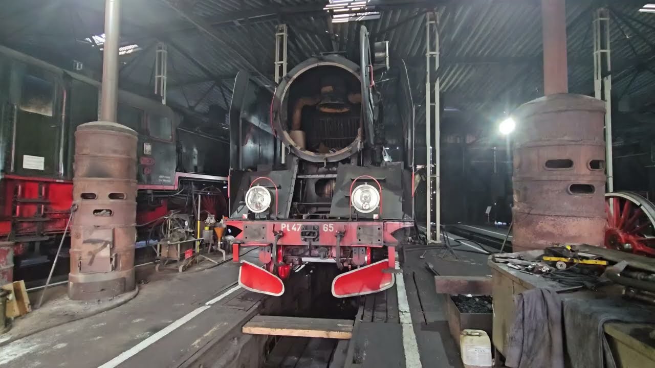 Naprawa parowozu Pt47-65 oraz dźwigu kolejowego EDK 80, Wolsztyn, 31.10.2025.