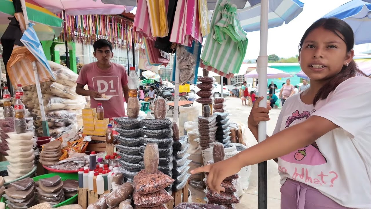 MERCADOS DE LA COSTA CHICA. | MANGOS, CHICATANAS Y CHILATE EN EL MERCADO DE AYUTLA, GRO.