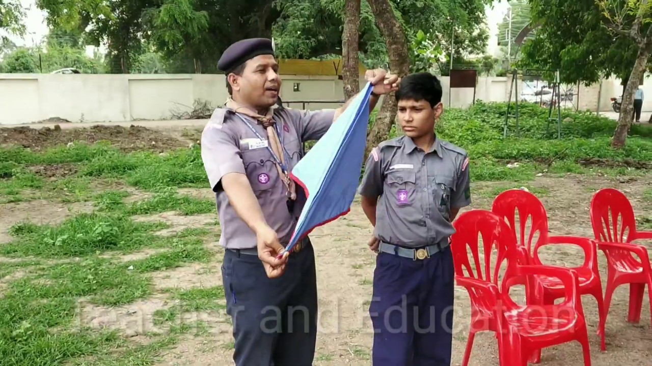 scout scarf rolling