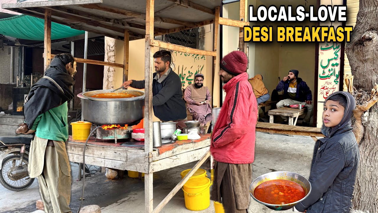 BEST ROADSIDE DESI BREAKFAST ALERT! 😍 LOCAL'S LOVE Kadram Channy | Cheap & Best Sargodha Desi Nashta