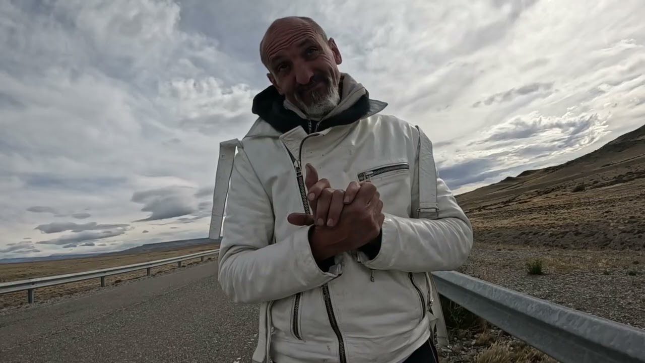 Ruta 40 me pisteo  con un ñandú llegando a caracoles